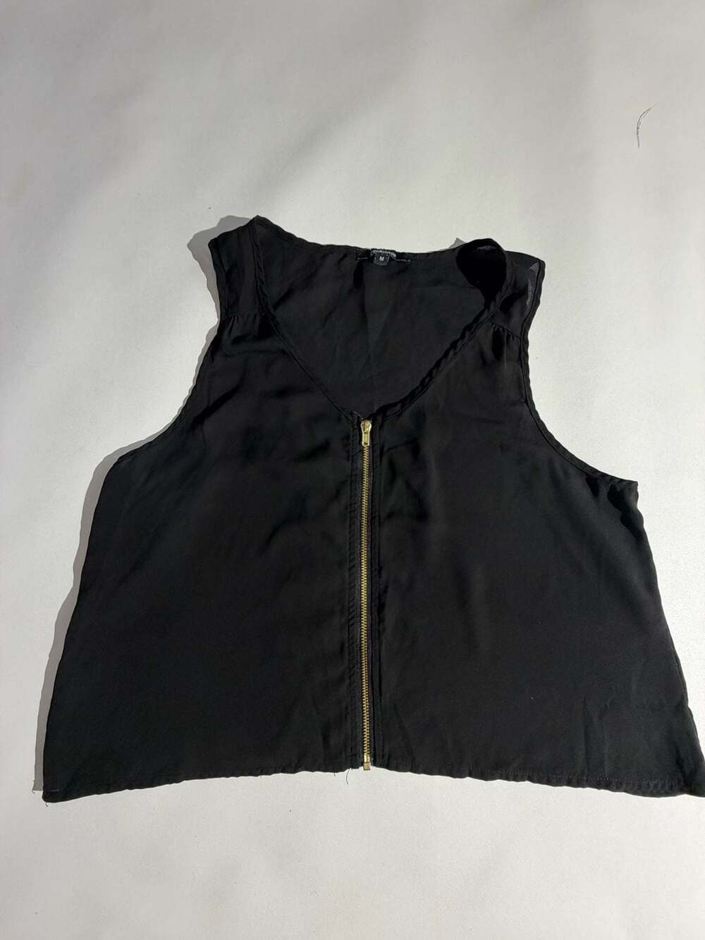 Ambiance Black Sleeveless Top M Gold Zip Front V-Neck Y2K Minimalist